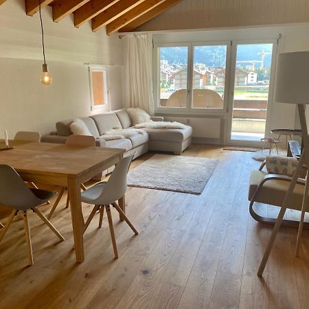Moderne Dachwohnung Naehe Zermatt Mit Balkon Täsch Exterior foto
