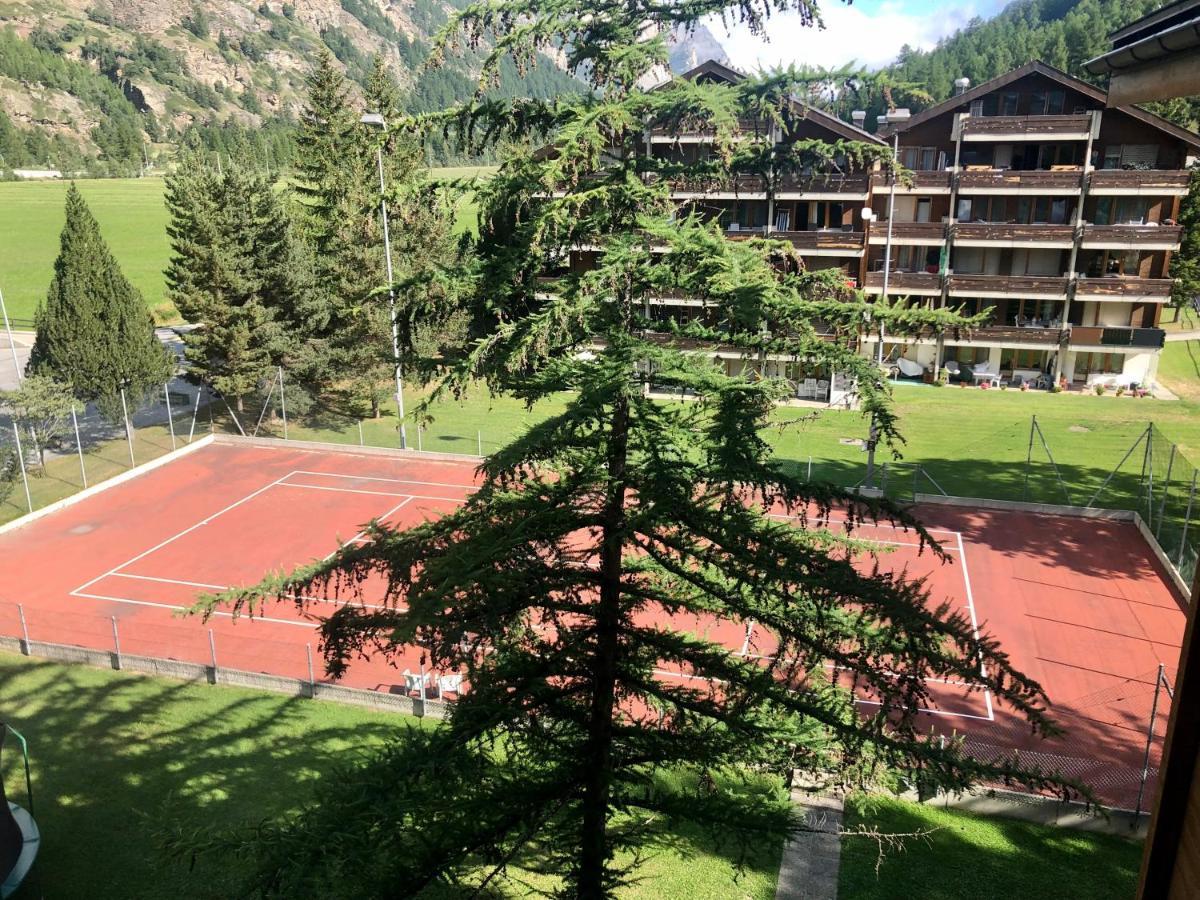 Moderne Dachwohnung Naehe Zermatt Mit Balkon Täsch Exterior foto