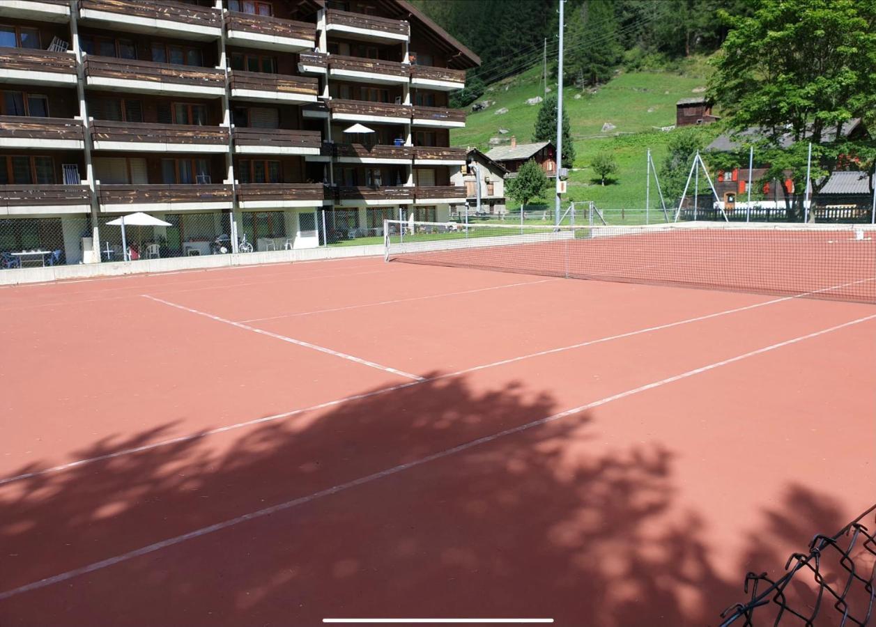 Moderne Dachwohnung Naehe Zermatt Mit Balkon Täsch Exterior foto